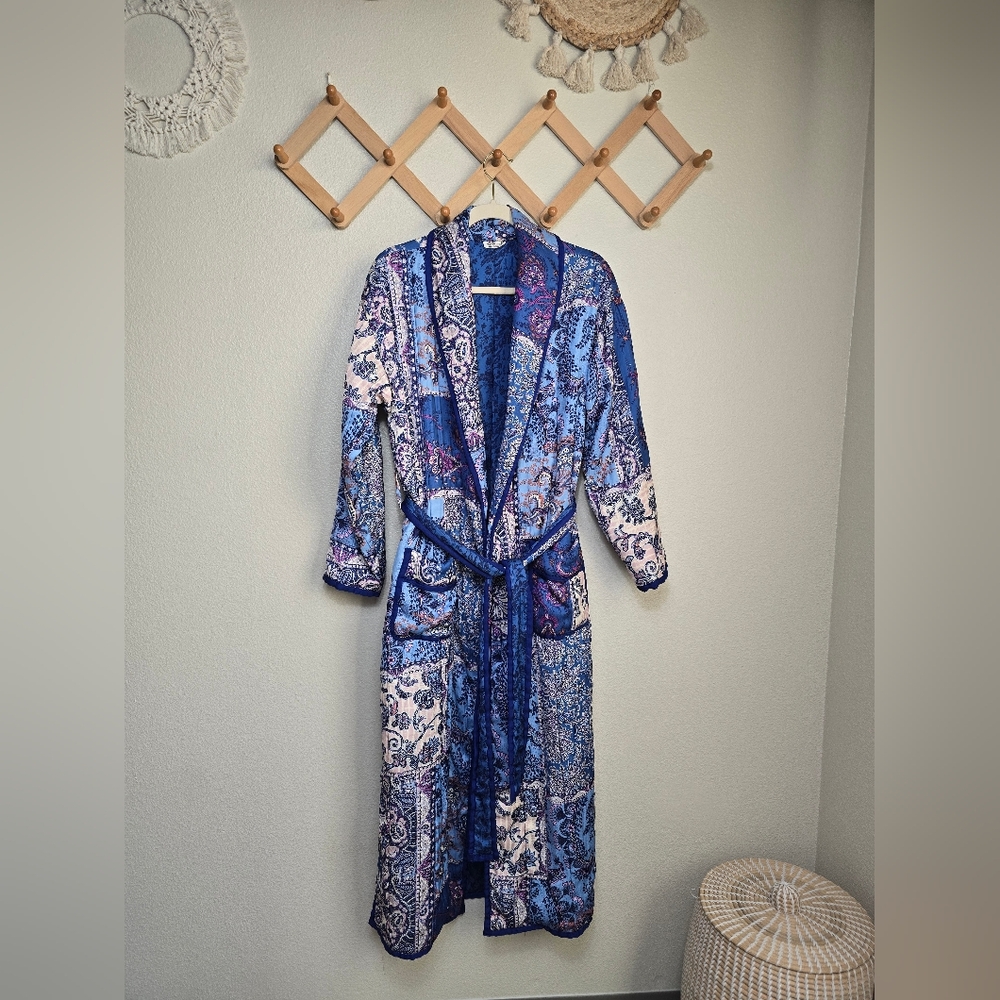 Free People Intimately In Your Dream Robe Size XS Paisley Blue EUC - Picture 2 of 10